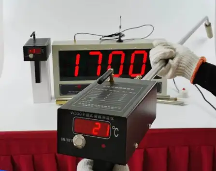 Handheld Device for Measuring Molten Aluminum Temperature