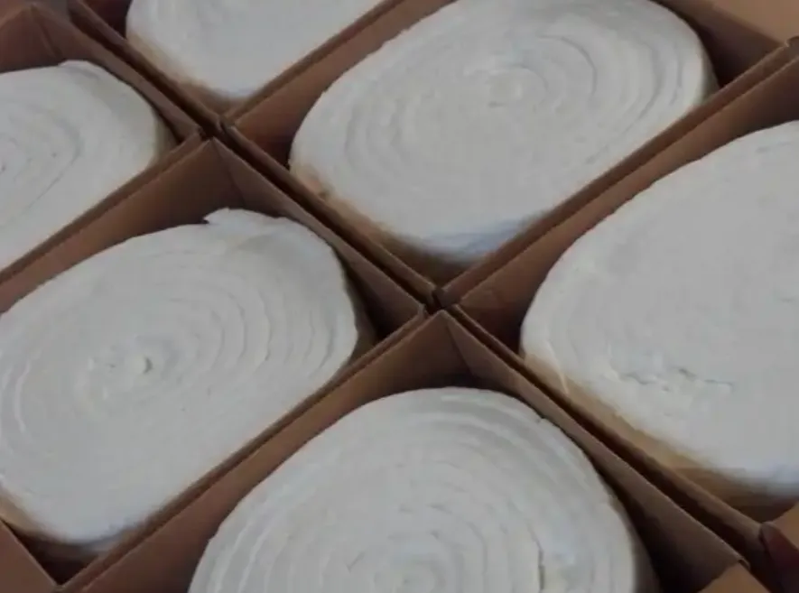 Packed ceramic fiber blanket ready for shipment for high temperature insulation applications